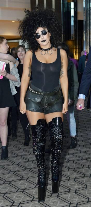 Самые нелепые и безвкусные наряды звезд Голливуда