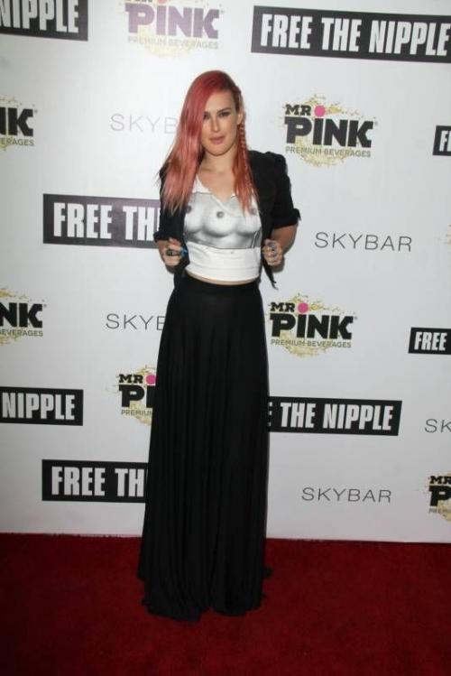 Самые нелепые и безвкусные наряды звезд Голливуда