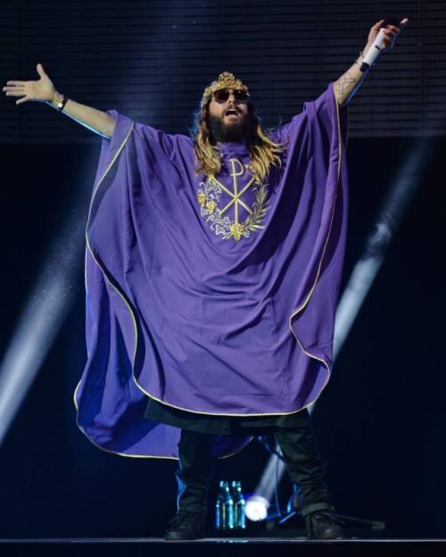 Самые нелепые и безвкусные наряды звезд Голливуда