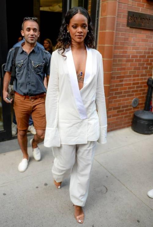 Самые нелепые и безвкусные наряды звезд Голливуда