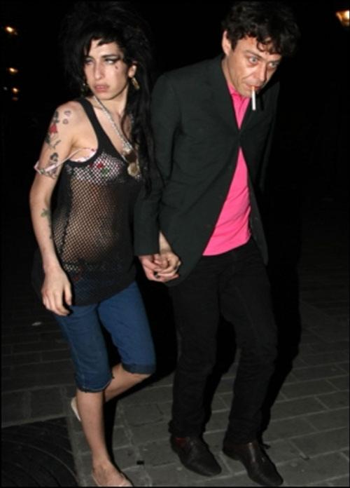 Как триумфатор "Гремми" Эми Уайнхаус чудила под кайфом