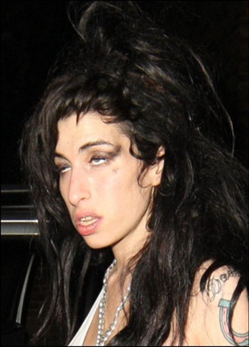 Как триумфатор "Гремми" Эми Уайнхаус чудила под кайфом