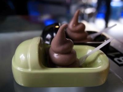 Зеленая дизентерия, Тайбэй, Тайвань  В ресторане Modern Toilet («Современный туалет») все блюда подают в мисках в виде писсуаров. А на десерт здесь можно заказать «Зеленую дизентерию» - абсолютно съедобное блюдо на основе мороженого с соусом из киви или клубники.