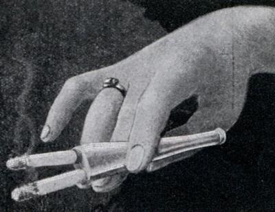 Двойной мундштук для особо заядлых курильщиков (1932)