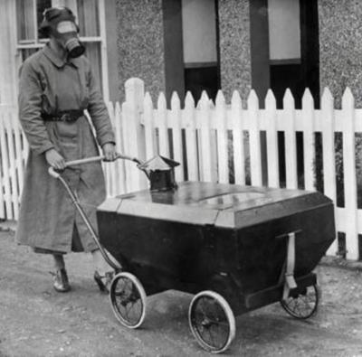 Детская коляска на случай газовой атаки (Англия, 1938)