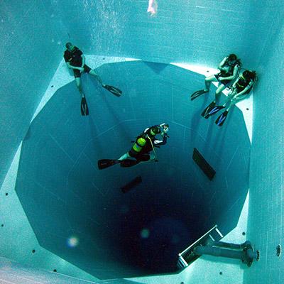 7 самых удивительных фактов о самом глубоком бассейне в мире