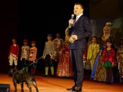 Парфенов пришел на премьеру с… собакой