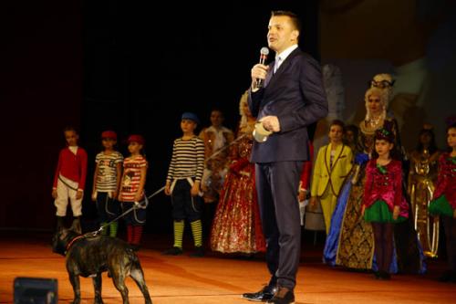 Парфенов пришел на премьеру с… собакой