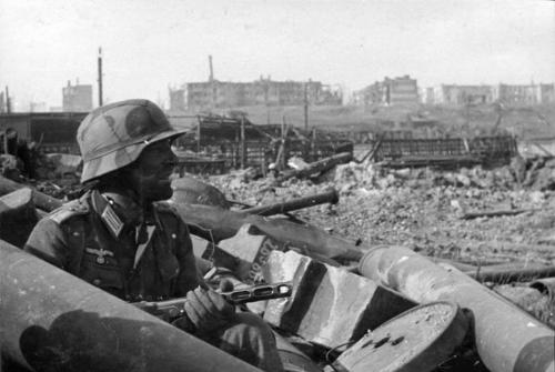Блокада Сталинграда длилась почти 900 дней. 1942