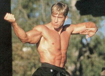 Каратисты из видеосалонов. Что стало со звездами боевиков 80-х