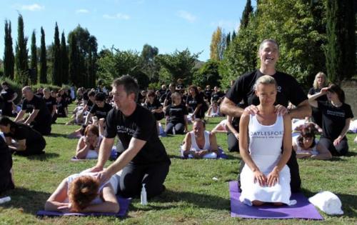 В Австралии установили рекорд массового массажа