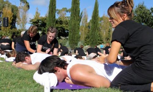 В Австралии установили рекорд массового массажа