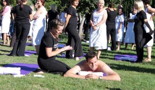 В Австралии установили рекорд массового массажа