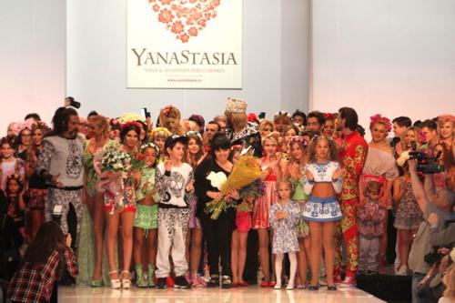 Бородина и Милявская вывели дочерей на подиум