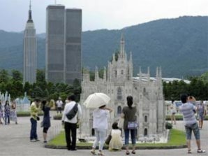 Самые знаменитые строения в масштабе 1:25