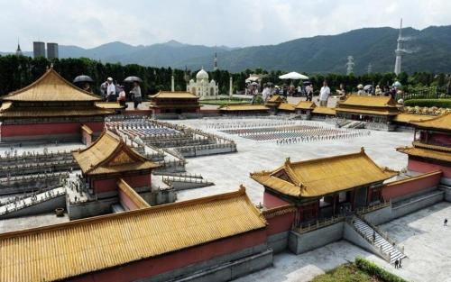 Самые знаменитые строения в масштабе 1:25