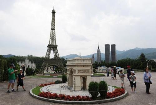 Самые знаменитые строения в масштабе 1:25