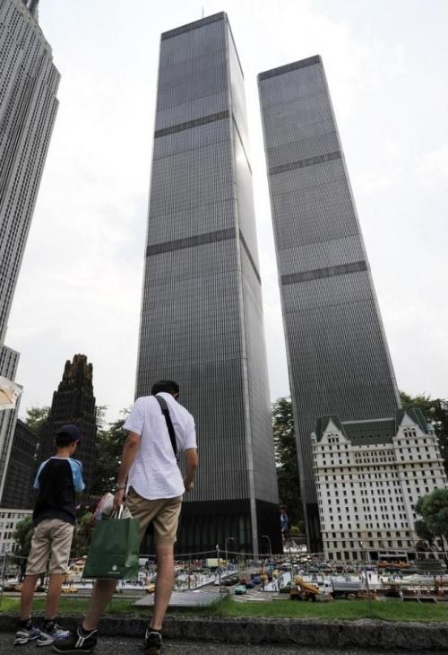 Самые знаменитые строения в масштабе 1:25