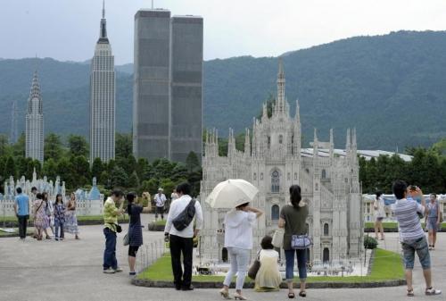 Самые знаменитые строения в масштабе 1:25