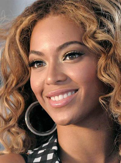 Звездные губы: Настоящие или «прокачанные»?