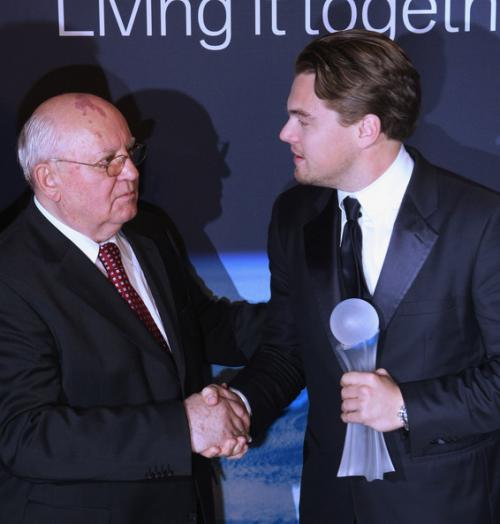 Леонардо Ди Каприо с «коллегами по цеху»