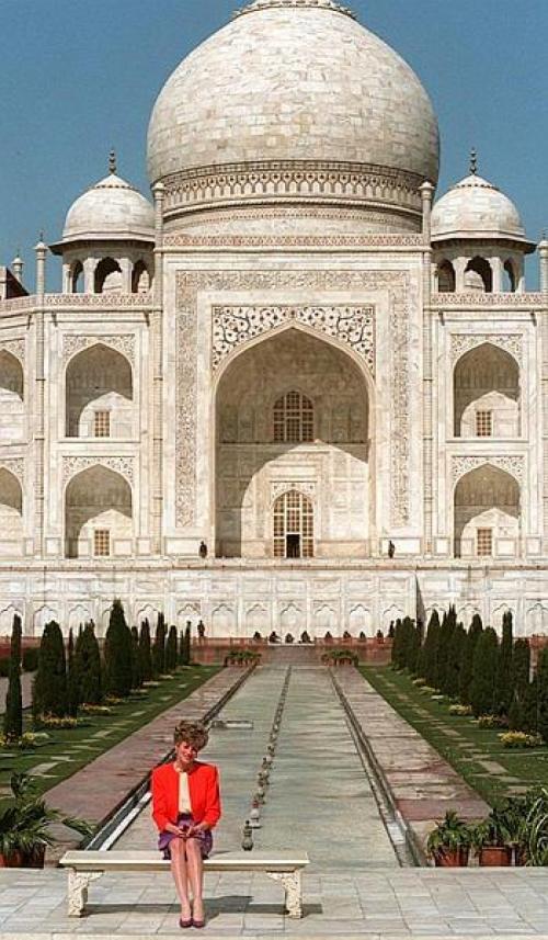 Самые дорогие и скандальные фото звезд, сделанные папарацци