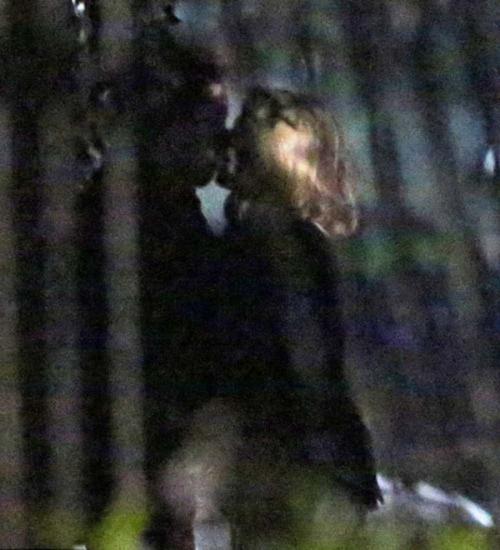 Самые дорогие и скандальные фото звезд, сделанные папарацци