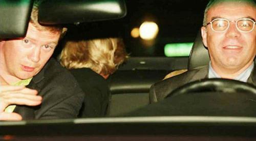 Самые дорогие и скандальные фото звезд, сделанные папарацци