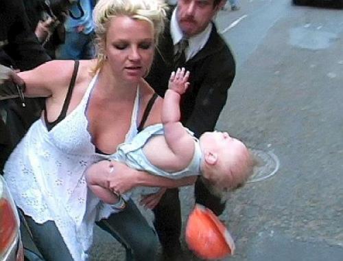 Самые дорогие и скандальные фото звезд, сделанные папарацци