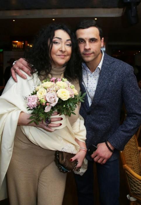 Звездные пары, которые расстались в этом году