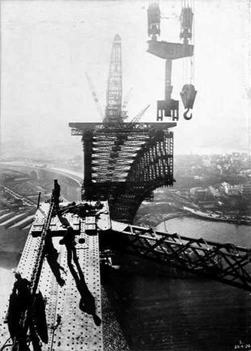 Мост в Сиднее влечёт самоубийц