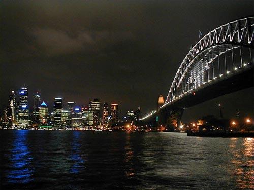 Мост в Сиднее влечёт самоубийц