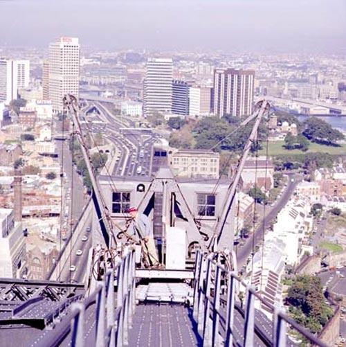 Мост в Сиднее влечёт самоубийц