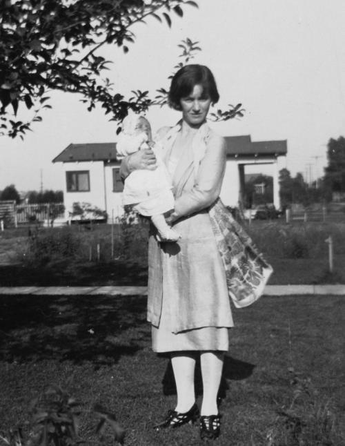 Знаменитости, которых воспитывали приемные родители