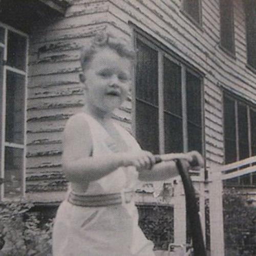 Знаменитости, которых воспитывали приемные родители