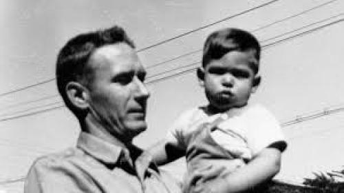 Знаменитости, которых воспитывали приемные родители