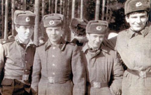 Роман Абрамович (на фото Абрамович первый слева)