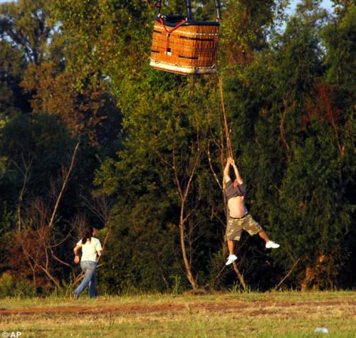 Воздушный шар сбежал от хозяина