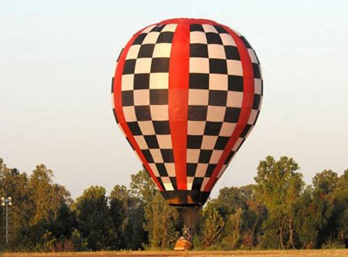 Воздушный шар сбежал от хозяина