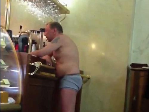 Фото знаменитостей, которые они хотели бы забыть