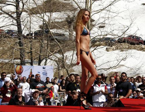 Модели позировали на морозе в нижнем белье