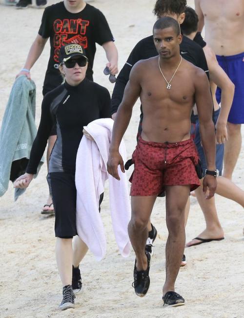 Хищницы или знаменитые женщины, предпочитающие мужчин помоложе