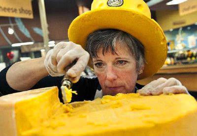 Скульптуры из сыра как произведение искусств