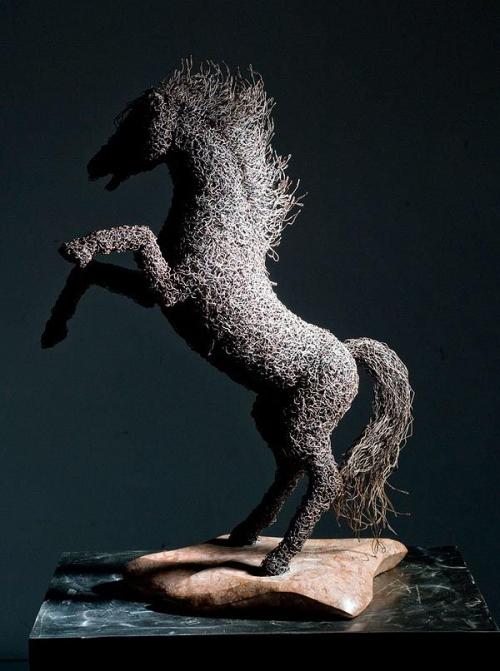 Воздушное железо скульптора Маттиа Тротта