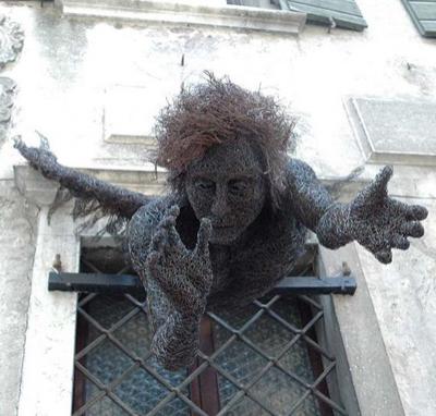 Воздушное железо скульптора Маттиа Тротта