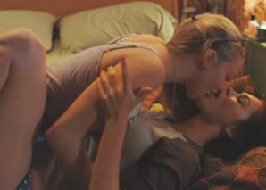 Топ-50 лучших лесбийских поцелуев звезд