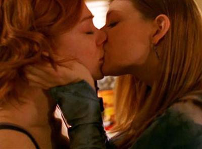 Топ-50 лучших лесбийских поцелуев звезд