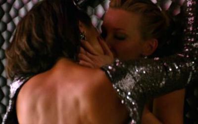 Топ-50 лучших лесбийских поцелуев звезд