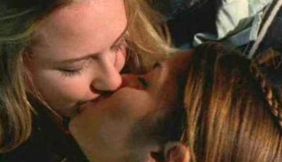 Топ-50 лучших лесбийских поцелуев звезд