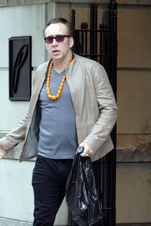 Самые нелепые и безвкусные наряды знаменитостей. Ч .2